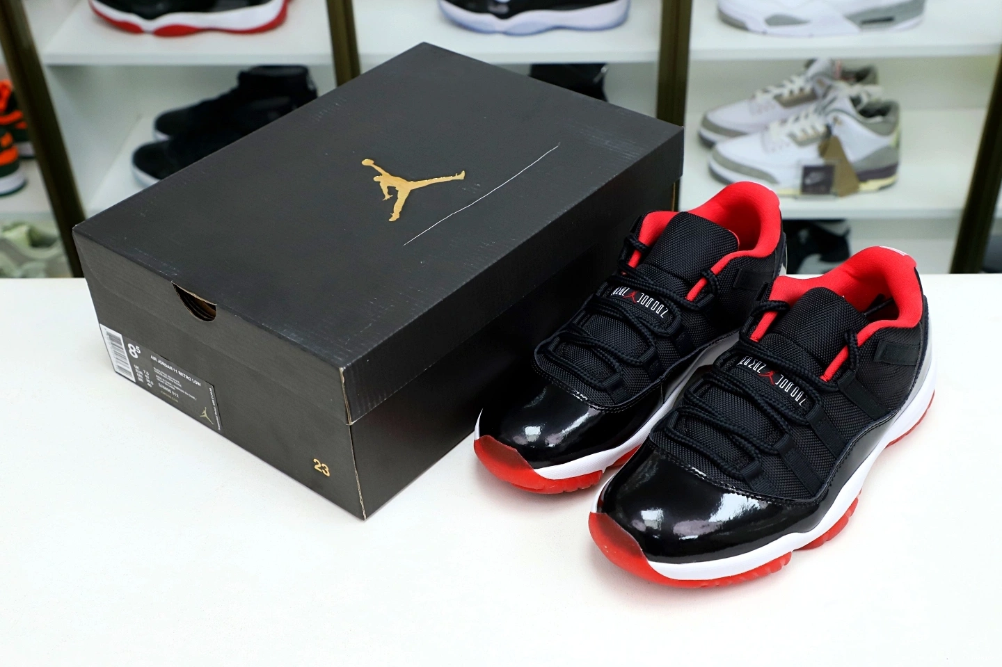RETRO JORDAN AIR LOW 11 BRED 1225